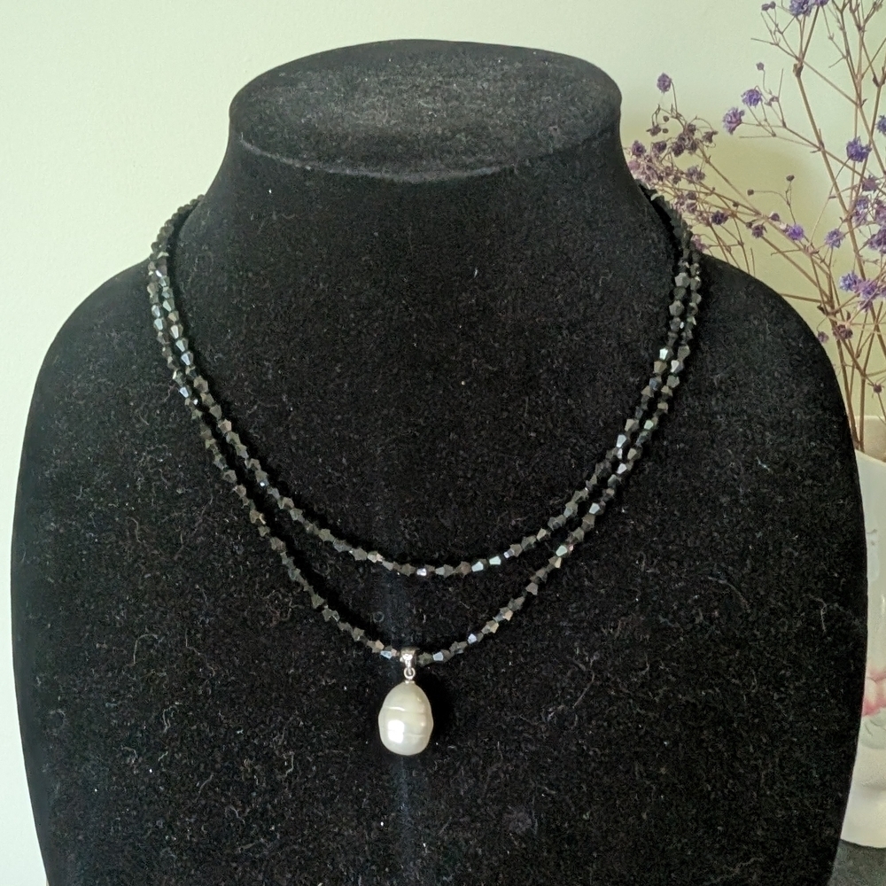 Elegant Black Beaded Necklace with Pearl Pendant